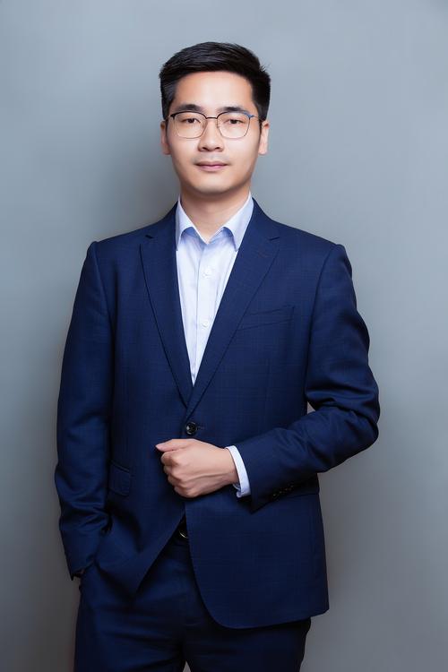 邹琼华 视觉与舞美负责人